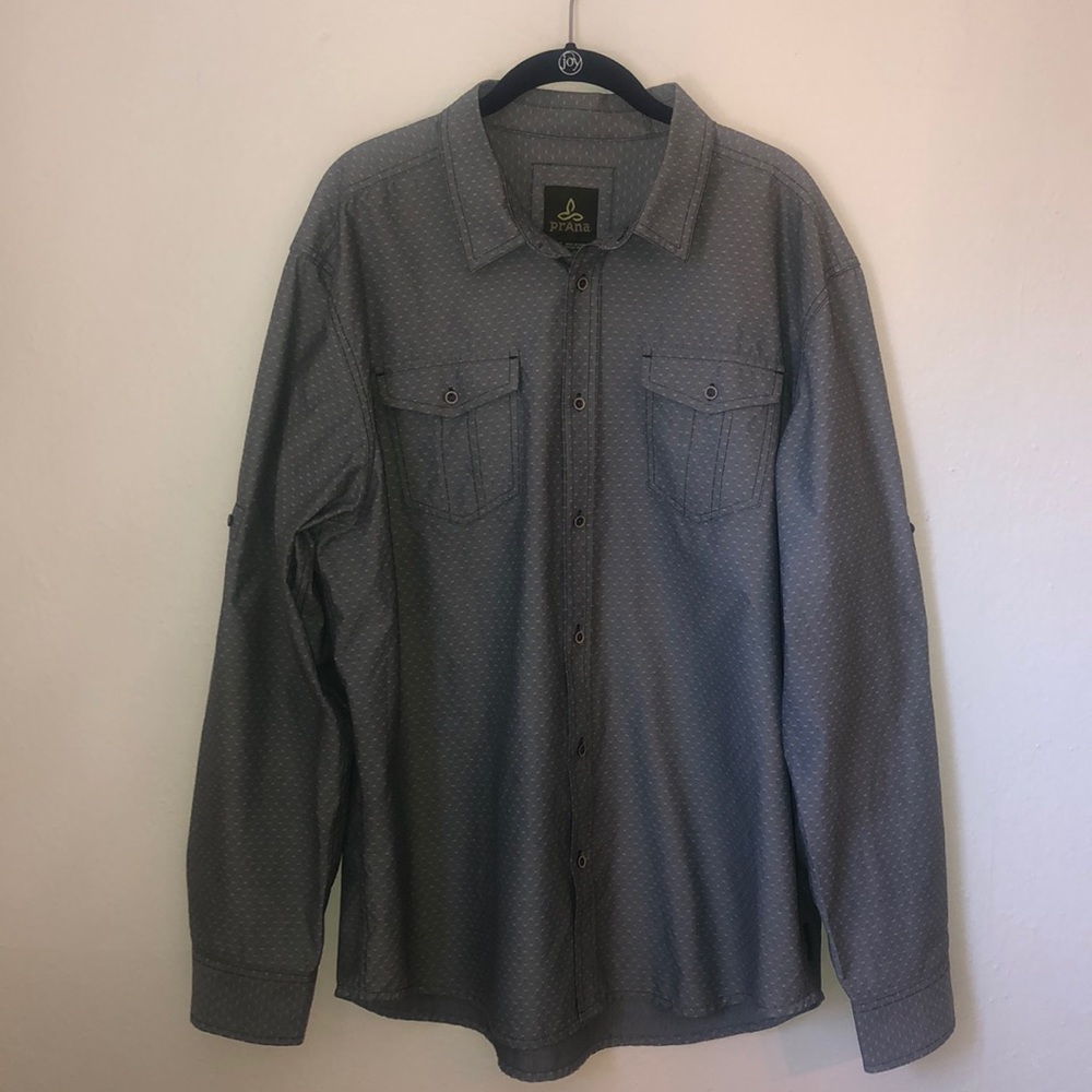 XL Long sleeve button up shirt